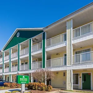 Hometowne By Red Roof - Airport/briley Pkwy Motel